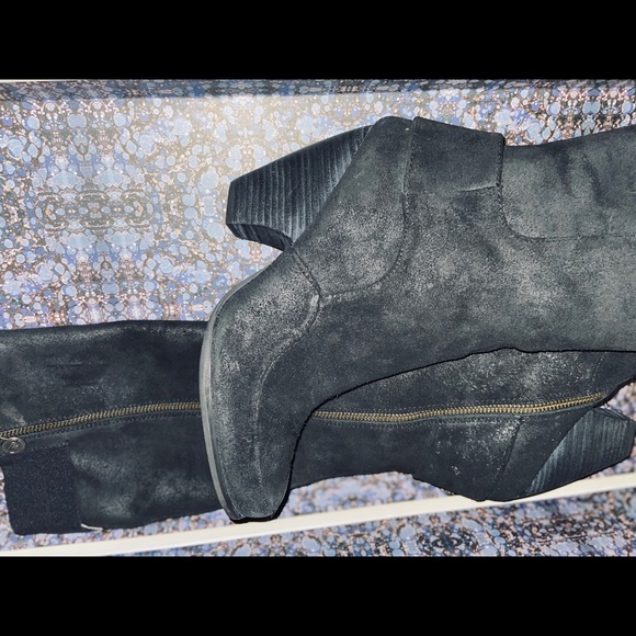 Below Knee small heel boots - Picture 4 of 5